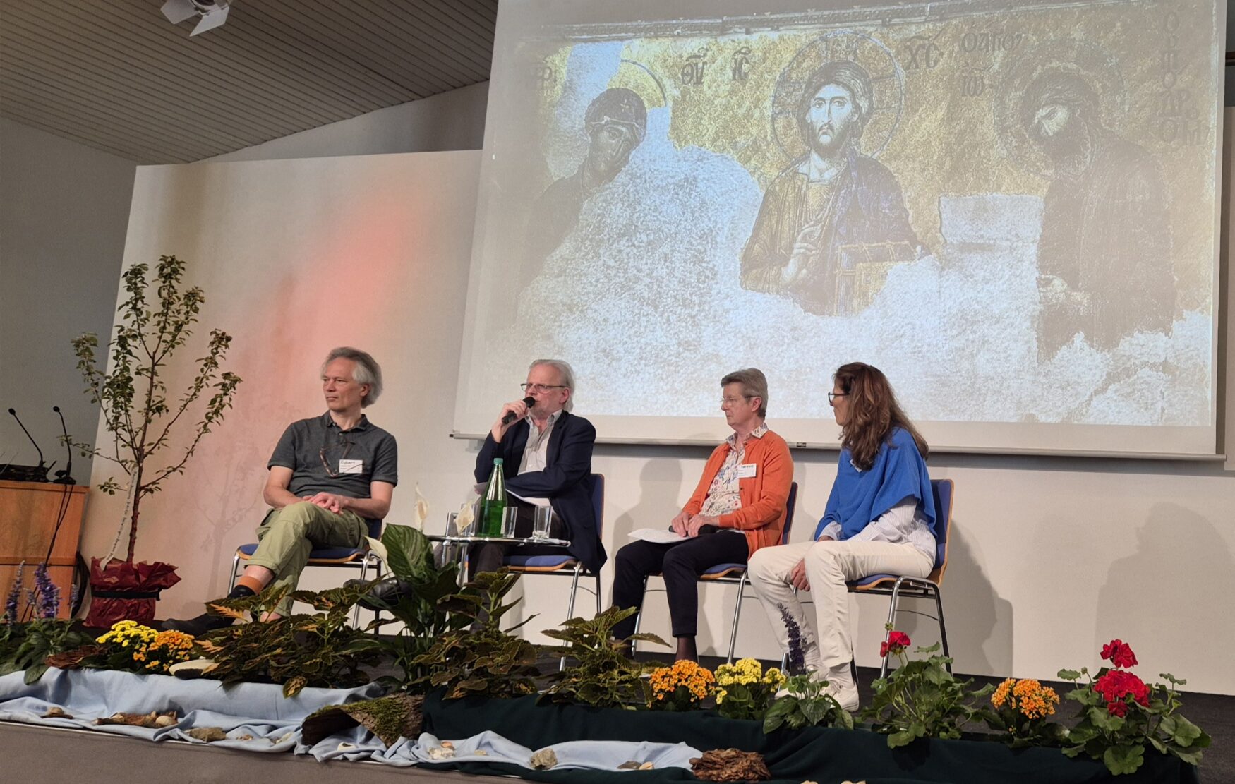 Dialog beginnt mit Zuhören. Foto: Helga Koinig / Jürgen Materla