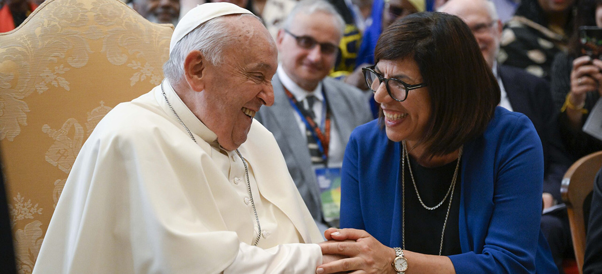 Eine herzliche Begegnung: Papst Franziskus mit der Präsidentin der Fokolar-Bewegung Margaret Karram. Foto: Vatikan Media