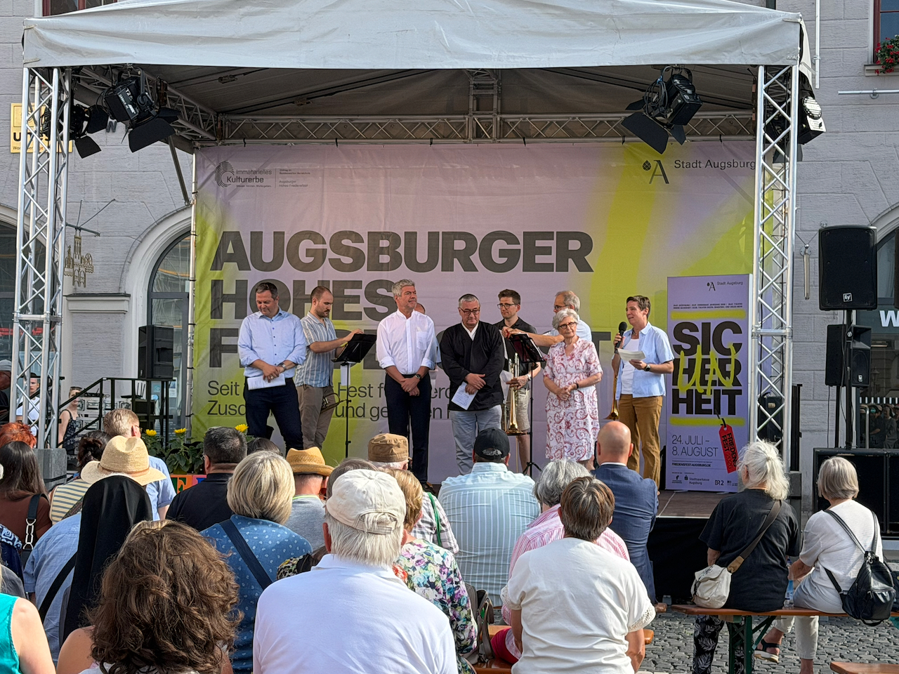 Das interreligiöse Friedensgebet am Vorabend des Hohen Friedensfestes. Foto: Ulrike Comes