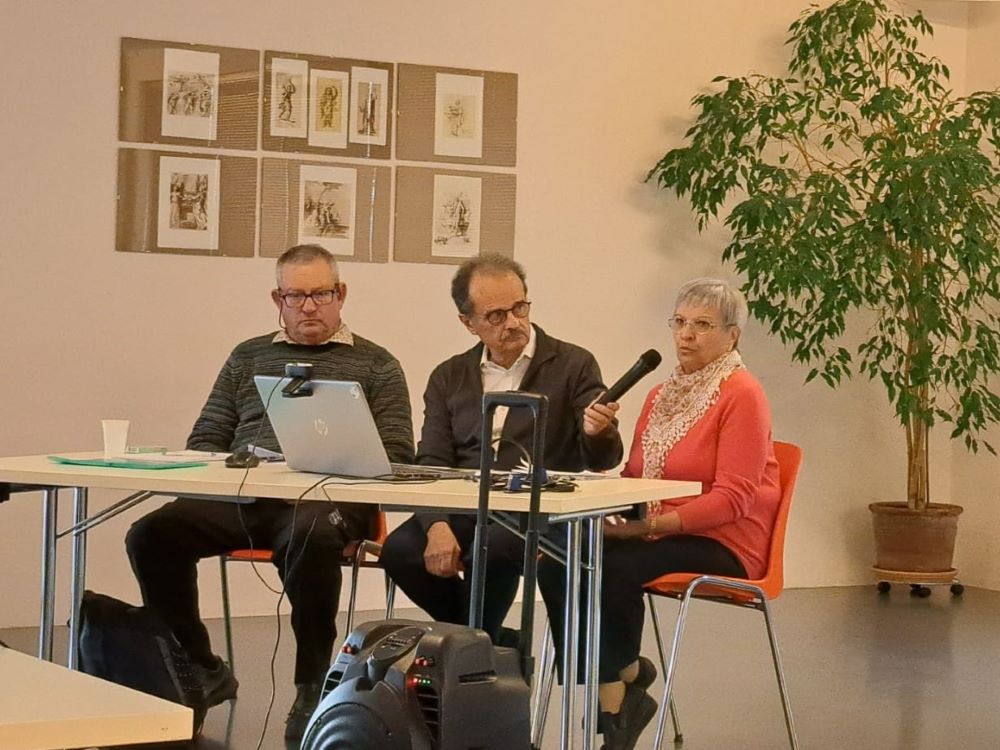 Erfahrungsaustausch; Foto: Emilio Devrel