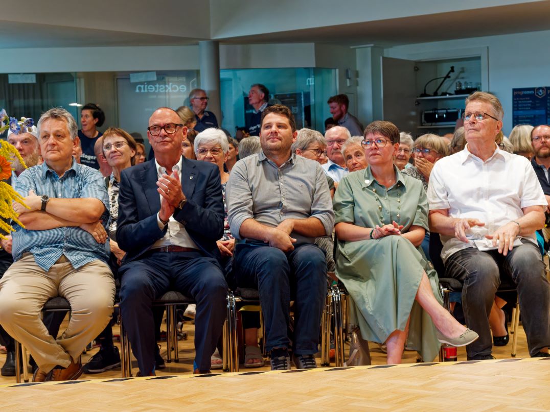 vlnr: Stefan Doppmann (Kirchenschreiber der röm.-kath. Kirchgemeinde Baar), Baarer Gemeindepräsident Walter Lipp, Ramazan Özgu (Hizmet-Bewegung), Monika Ulrich (Präsidentin des Kirchenrats der Reformierten Kirche im Kanton Zug). Foto: Heinz Rüst